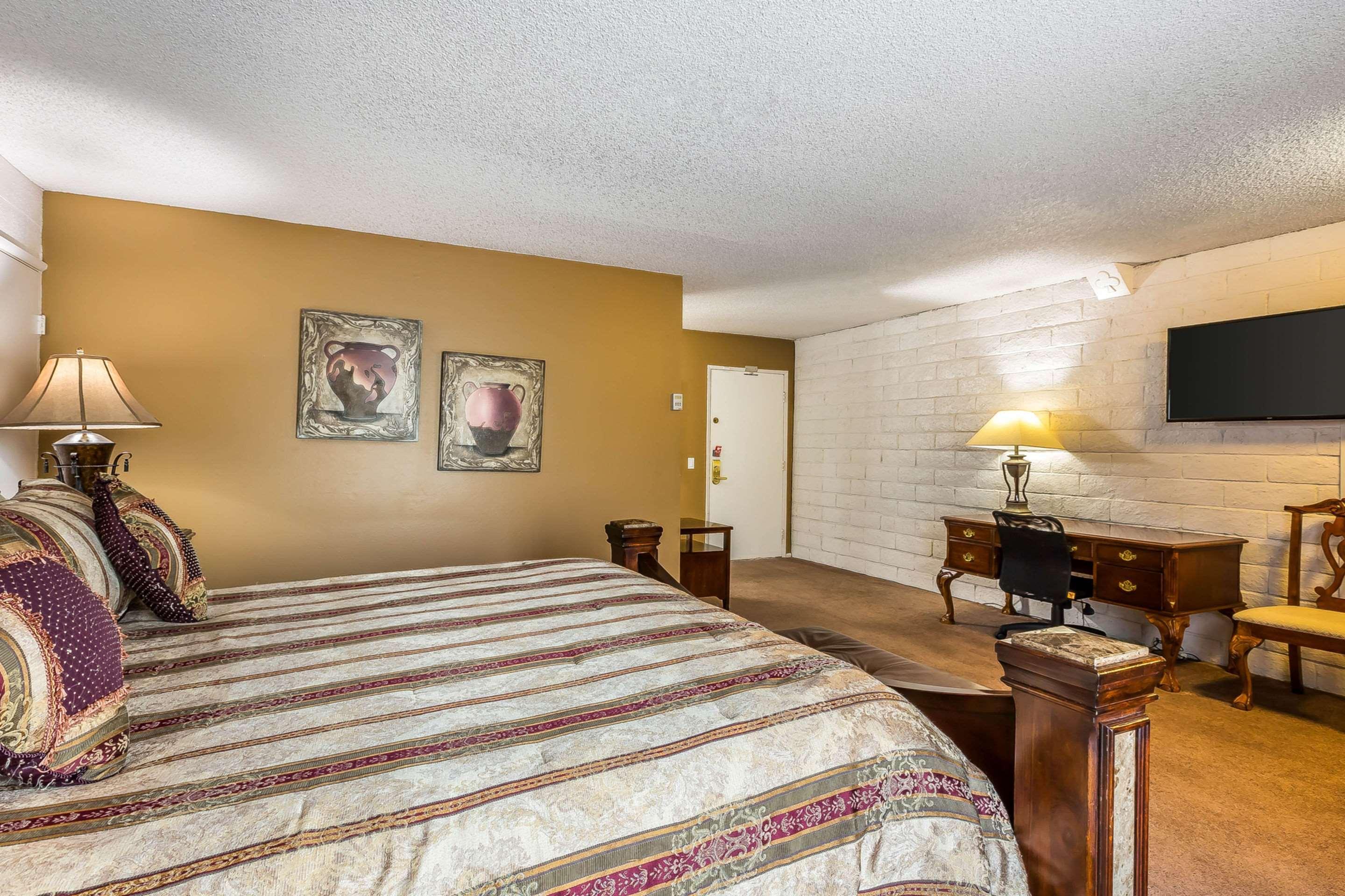 Econo Lodge Lake Elsinore Casino Eksteriør billede